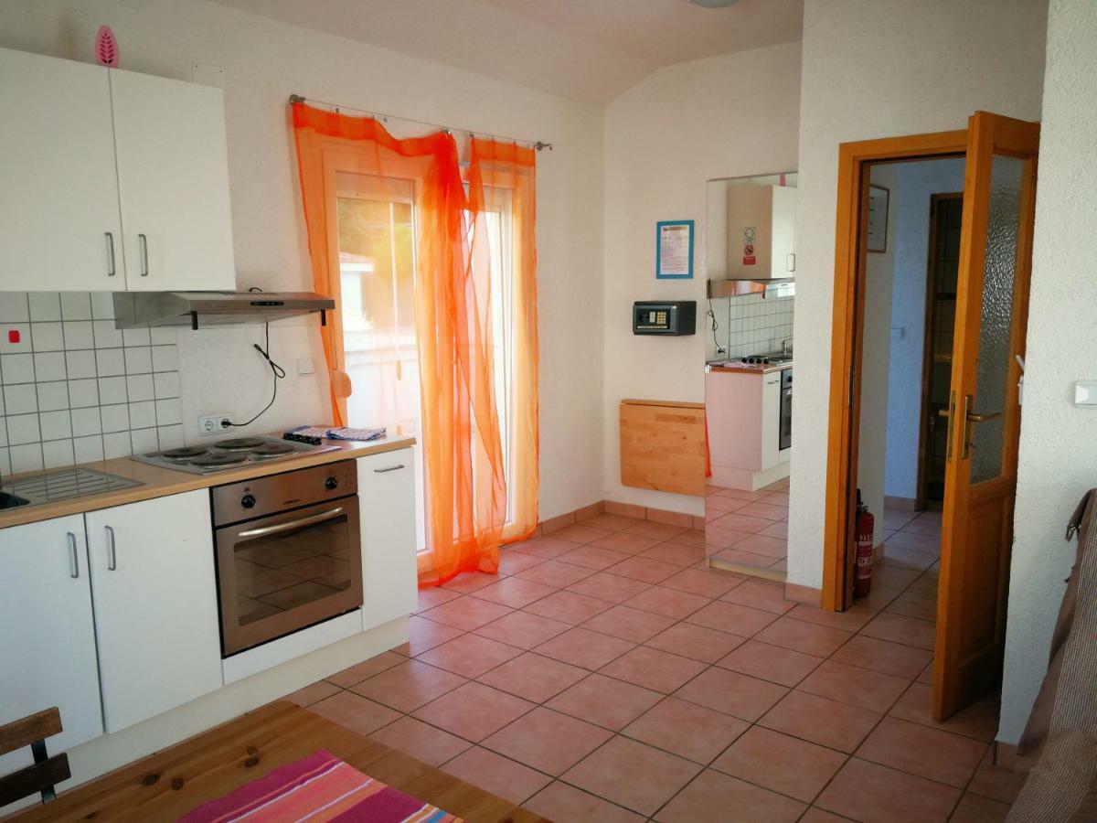 Family Friendly Apartments Island Rab Kampor Екстериор снимка