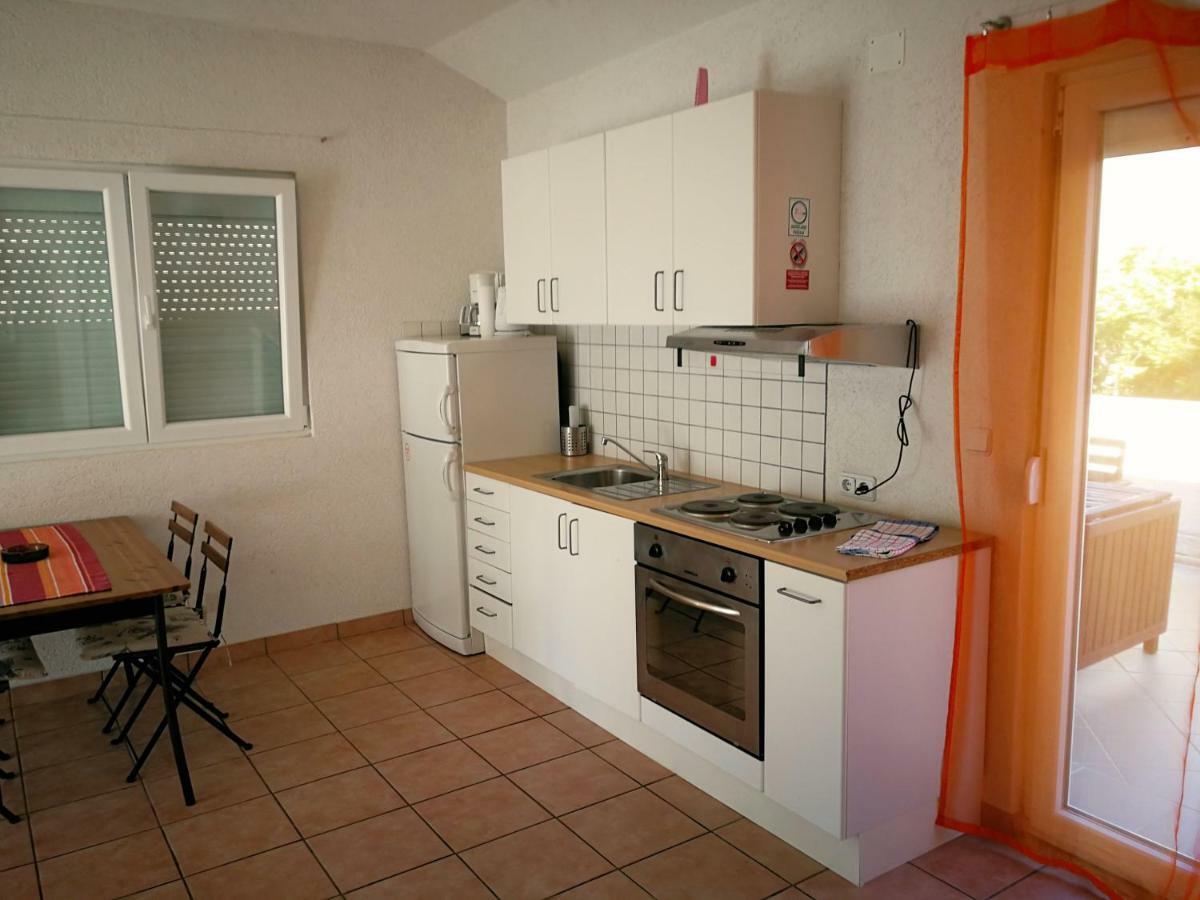 Family Friendly Apartments Island Rab Kampor Екстериор снимка