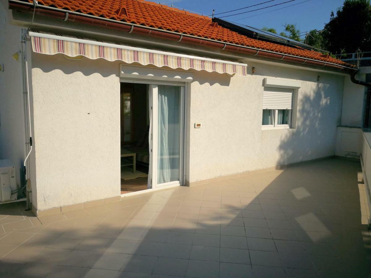 Family Friendly Apartments Island Rab Kampor Екстериор снимка