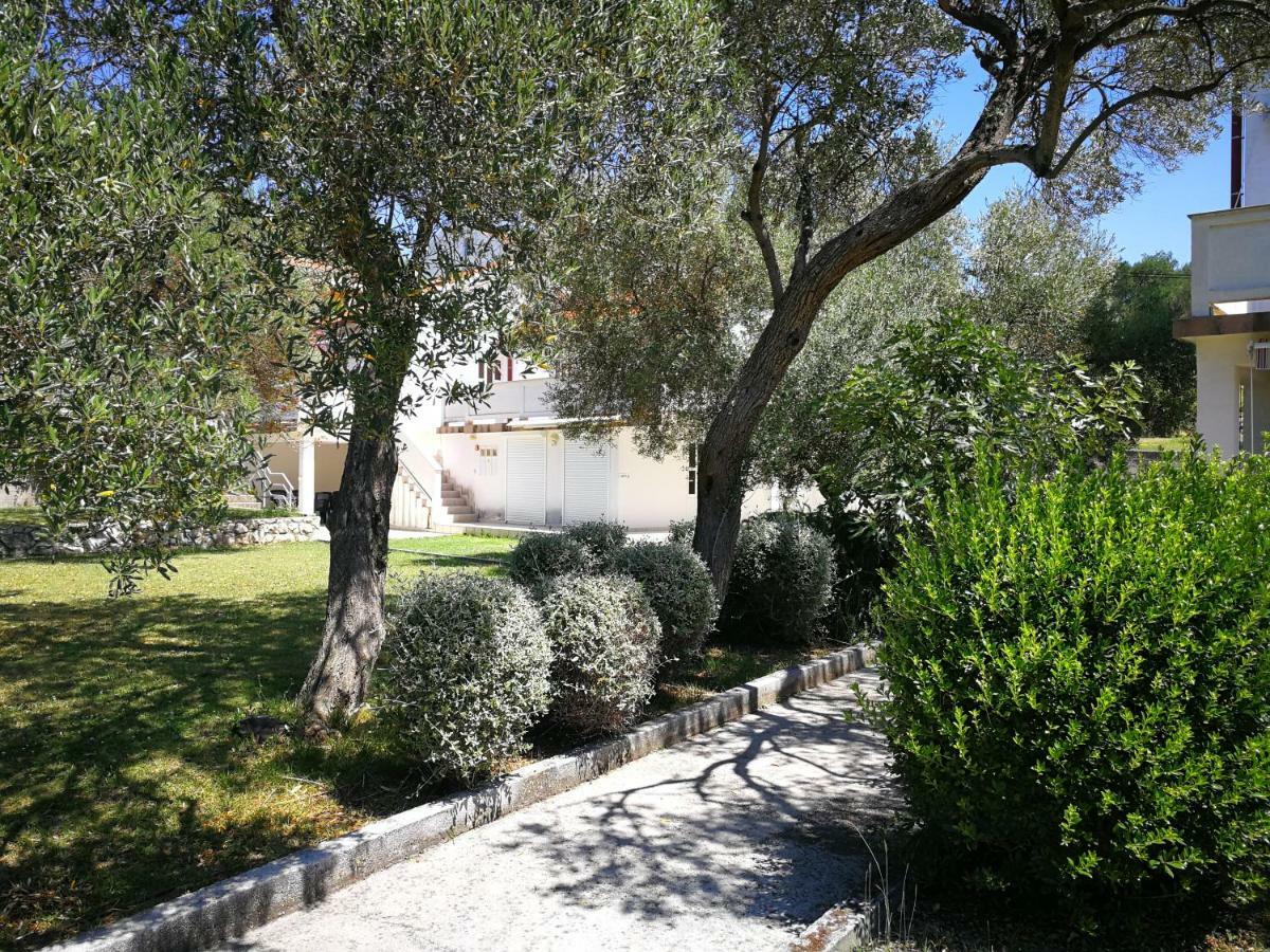Family Friendly Apartments Island Rab Kampor Екстериор снимка